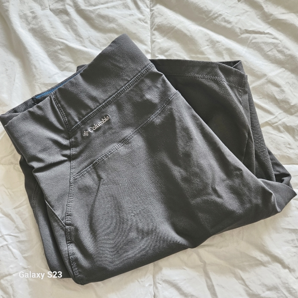 Womens M Columbia hiking shorts